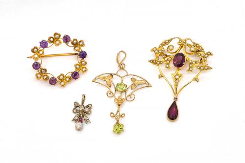 FOUR ITEMS OF EDWARDIAN GEM SET JEWELLERY (4)