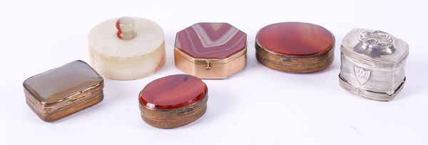 FOUR AGATE AND BRASS MOUNTED PILL BOXES AND A DUTCH SILVER DOUBLE PILL BOX (6)