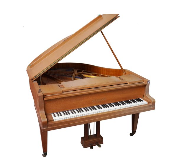 BLUTHNER OF LEIPZIG; AN EARLY 20TH CENTURY OAK CASED IRON FRAMED OVER-STRUNG BABY GRAND PIANO