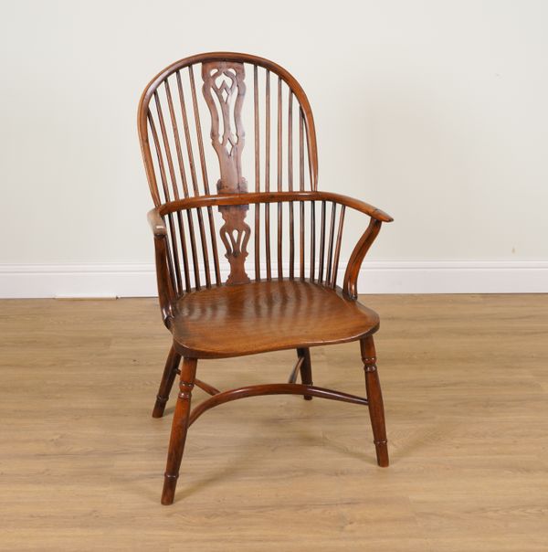 A 19TH CENTURY YEW AND ELM WINDSOR CHAIR WITH CRINOLINE STRETCHER