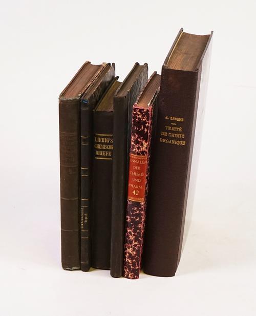 LIEBIG, Jestus (1803-73). Die organische Chemie in ihrer Unwendung auf Physiologie und Pathologie. [etc.]