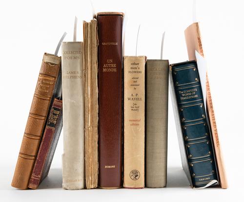 GRAVES, Robert (1895-1985). The Green-Sailed Vessel. Poems, London, "Privately Printed", 1971, large 8vo, original cloth, dust-jacket. FIRST EDITION. ONE OF 500 COPIES SIGNED BY THE AUTHOR. With 8 other books. (9)