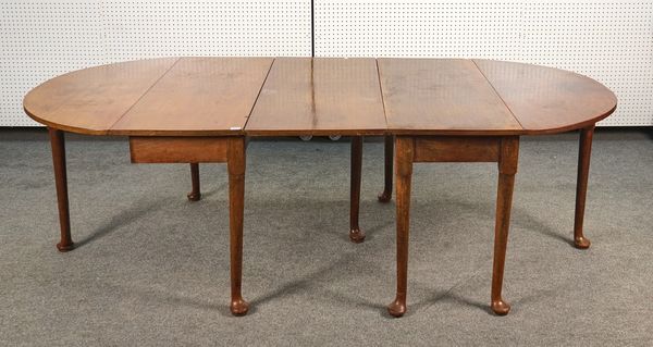 A MID-18TH CENTURY MAHOGANY DOUBLE DROP FLAP EXTENDING DINING TABLE