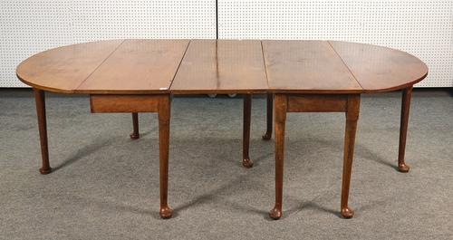 A MID-18TH CENTURY MAHOGANY DOUBLE DROP FLAP EXTENDING DINING TABLE