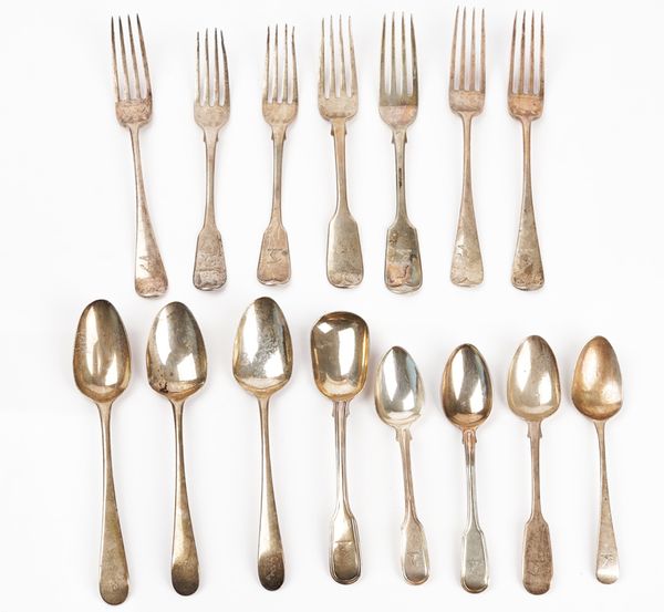 A group of mostly silver table flatware (15)