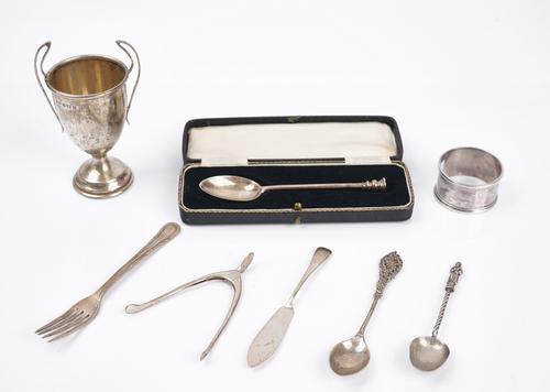 A silver christening spoon, with a case and seven further items of silver (8)