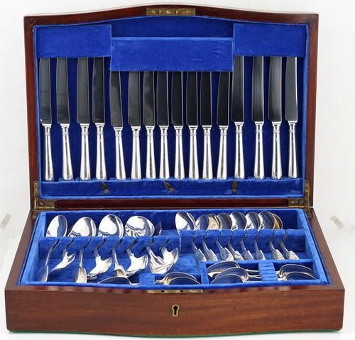 A composite silver fiddle pattern part table service (57)