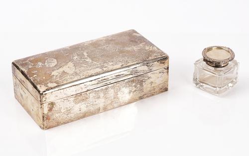 A silver table cigarette box (2)