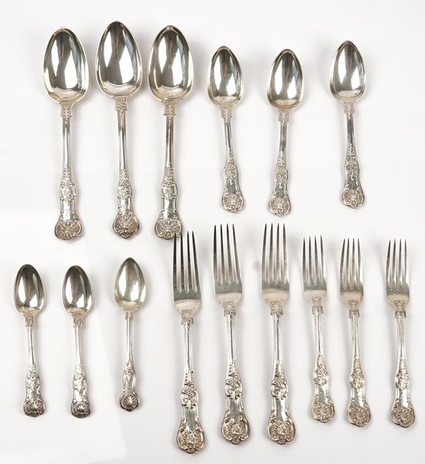 A silver King's pattern part table service (32)