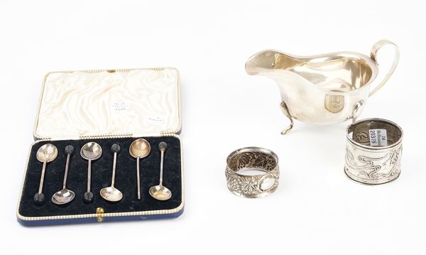 A silver sauceboat and further items (6)