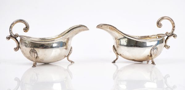 A pair of silver sauceboats (2)