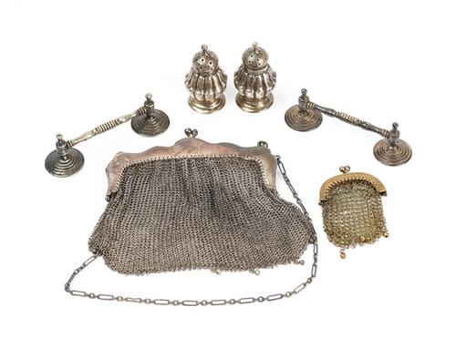 A silver chain mesh bag and three further items (4)
