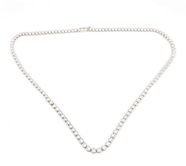 An 18ct white gold and diamond necklace