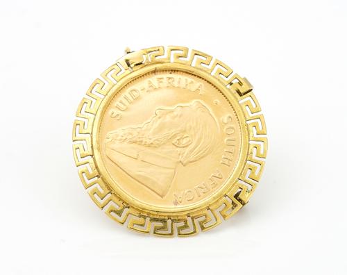 A half Krugerrand 1984, mounted as a pendant brooch
