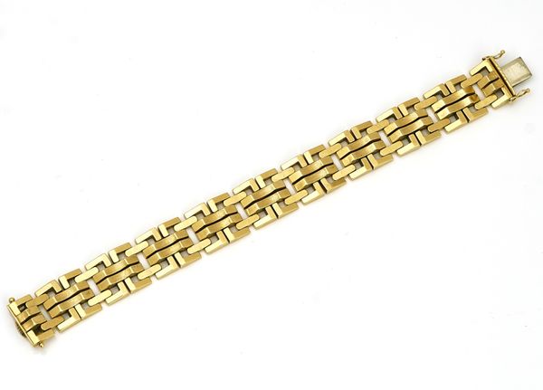 An 18ct gold bracelet