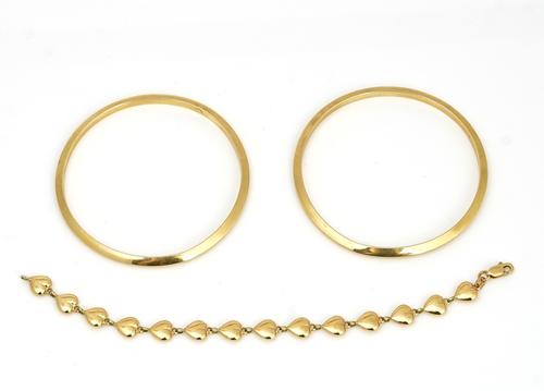 A pair of gold bangles, and a gold bracelet (3)