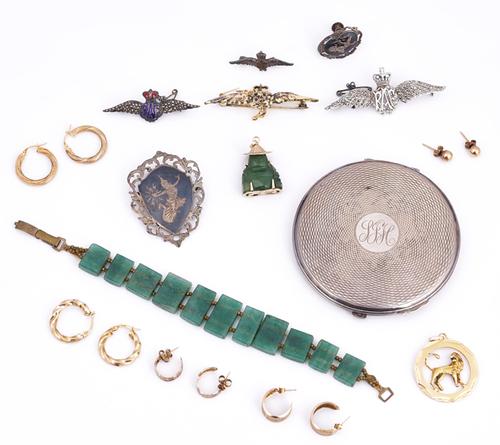 Five pairs of 9ct gold earrings and further items (15)