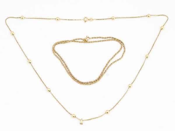 Two gold neckchains (2)