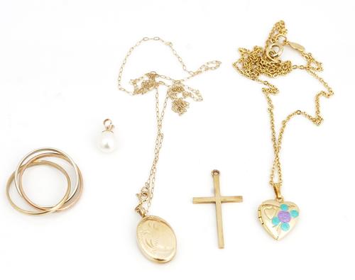 A 9ct gold triple band Russian style wedding ring and four further items (5)