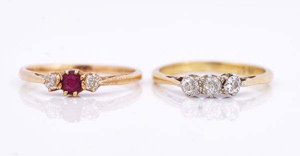 Two gold and gemstone set rings (2)