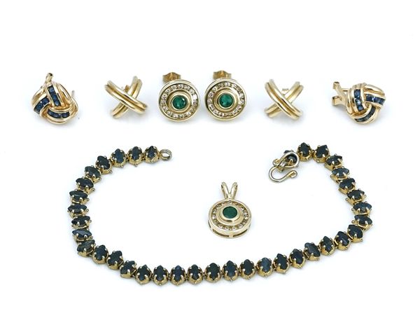 A collection of gold and gem set jewellery (5)