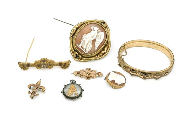 A collection of Victorian and later jewellery (7)