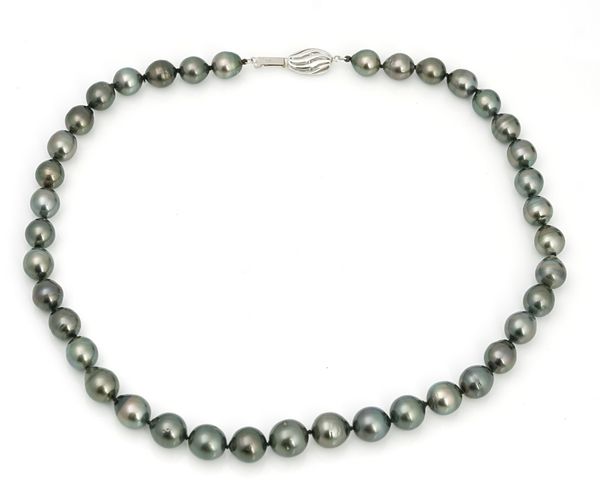 A single row of grey tinted cultured pearls