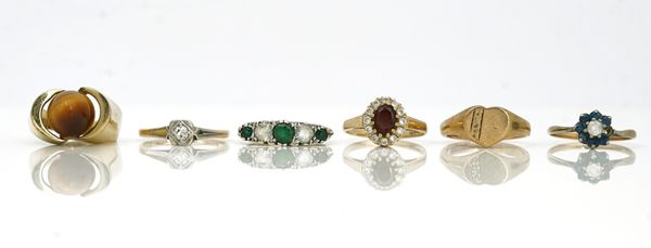 A diamond single stone ring and five further rings (6)