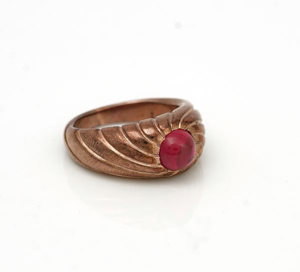 A rose gold and cabochon ruby single stone ring