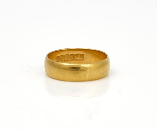A 22ct gold plain wedding band