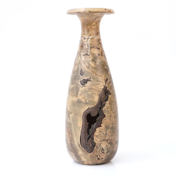 A CONTEMPORARY HORSE CHESTNUT TURNED VASE