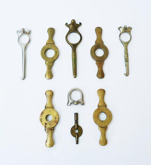 SHOOTING INTEREST; FOUR CARTRIDGE EXTRACTORS AND FOUR CARTRIDGE CASE SIZING GAUGES (8)