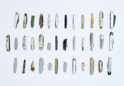 THIRTY-SEVEN VARIOUS POCKET KNIVES