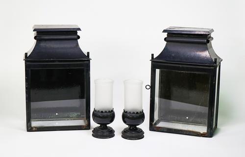 A PAIR OF BLACK TOLE PEINTE WALL LANTERNS (2)
