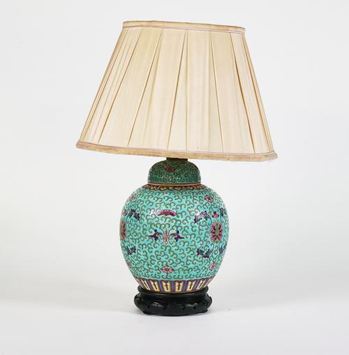 A CHINESE FAMILLE ROSE GINGER JAR TABLE LAMP