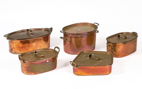 AN ASSEMBLED VICTORIAN COPPER BATTERIE DE CUISINE (5)