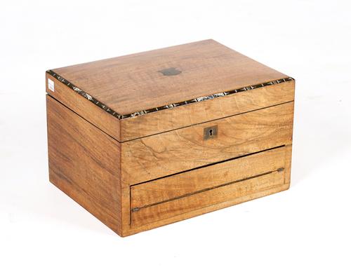 A VICTORIAN MOTHER-OF-PEARL INLAID WALNUT JEWELLERY BOX