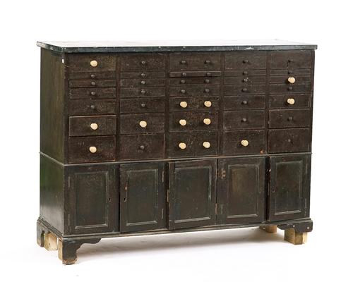 AN EARLY 20TH CENTURY DENTIST'S CABINET