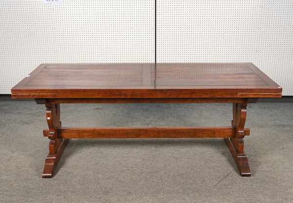 A 17TH CENTURY STYLE OAK DRAW LEAF EXTENDING DINING TABLE