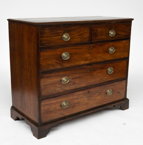 A GEORGE III MAHOGANY CHEST OF DRAWERS