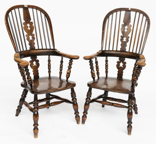 A PAIR OF ASH AND ELM SPLAT BACK WINDSOR CHAIRS (2)