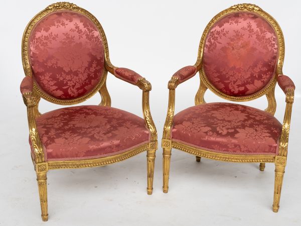 A PAIR OF 18TH CENTURY FRENCH GILT OPEN ARMCHAIRS (2)