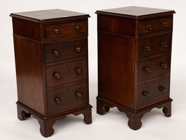 A PAIR OF MAHOGANY FOUR DRAWER BEDSIDE TABLES (2)