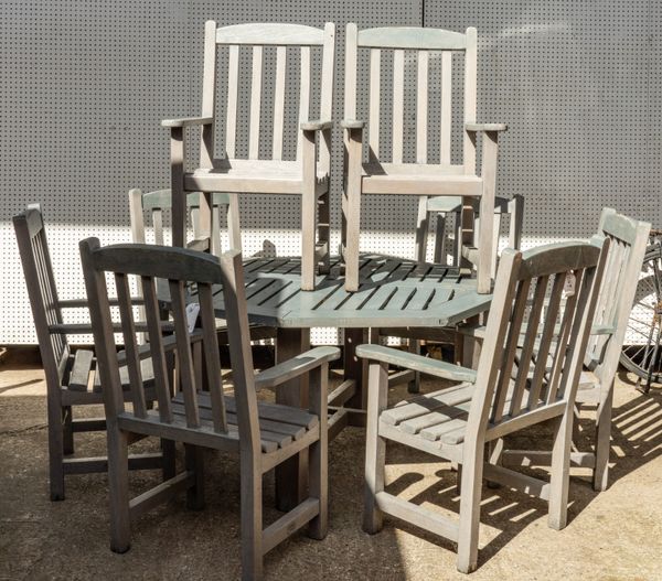 A PAINTED HARDWOOD OCTAGONAL GARDEN TABLE (9)