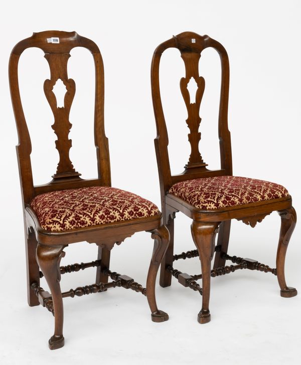 A PAIR OF QUEEN ANNE STYLE WALNUT VASE BACK SIDE CHAIRS (2)