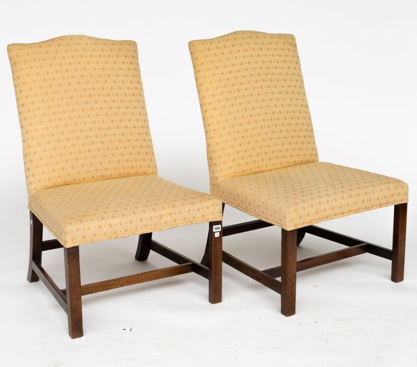 A PAIR OF 18TH CENURY MAHOGANY FRAMED HUMPBACK SIDE CHAIRS  (2)