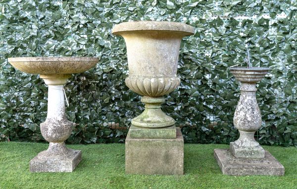 A RECONSTITUTED STONE CIRCULAR BIRD BATH (3)