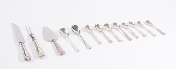 EIGHT VICTORIAN SILVER TEASPOONS AND FURTHER ITEMS (13)