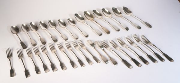 A GROUP OF MOSTLY SILVER FIDDLE PATTERN TABLE FLATWARE (31)