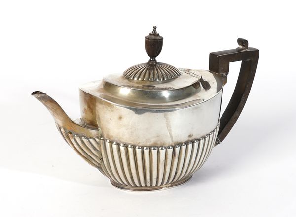 A LATE VICTORIAN SILVER TEAPOT